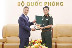 Đại tướng Phan Văn Giang tiếp Quyền Bộ trưởng Bộ Hải quân Mỹ Hùng Cao
