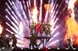 V&igrave; sao nhạc c&aacute;ch mạng cũng c&oacute; thể l&agrave;m n&ecirc;n những 'kỳ t&iacute;ch' concert?