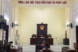 Xét xử vụ án 'Làm giả con dấu, tài liệu của cơ quan, tổ chức' và 'Lừa đảo chiếm đoạt tài sản'