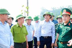 Chủ tịch UBND tỉnh V&otilde; Trọng Hải trực tiếp chỉ đạo chữa ch&aacute;y rừng tại x&atilde; Thi&ecirc;n Nhẫn
