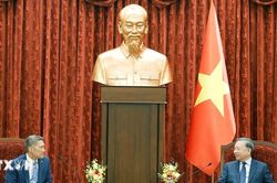 Tổng Bí thư, Chủ tịch nước tiếp Quyền Bộ trưởng Hải quân Hoa Kỳ