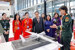 Phụ nữ lực lượng vũ trang n&acirc;ng cao năng lực hội nhập quốc tế trong kỷ nguy&ecirc;n số