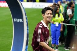 Nam diễn viên Lý Hiện trở thành tâm điểm khi xuất hiện tại World Cup