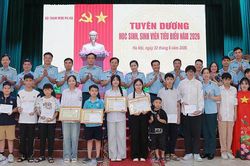 Quân chủng Phòng không-Không quân tuyên dương học sinh, sinh viên tiêu biểu