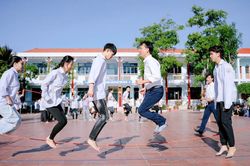 Ngăn khói thuốc trong trường học: Không thể chỉ trông chờ vào thầy cô