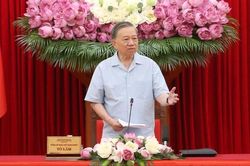 Tổng B&iacute; thư, Chủ tịch nước T&ocirc; L&acirc;m y&ecirc;u cầu l&agrave;m r&otilde; sự cần thiết tiếp tục s&aacute;p nhập một số x&atilde;, phường
