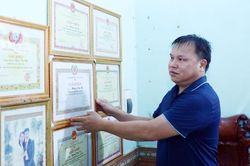 Người trưởng thôn được Đảng tin, dân mến