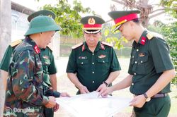Thủ trưởng Binh chủng Tăng thiết giáp kiểm tra 6 tháng đầu năm tại Lữ đoàn 22
