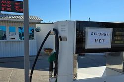 Khủng hoảng xăng dầu tại Crimea phơi bày nỗi lo hậu cần của Nga