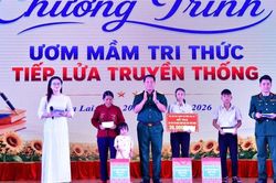 Ươm mầm tri thức, tiếp lửa truyền thống
