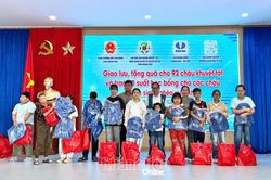 Tặng 259 suất quà cho trẻ khuyết tật, mồ côi phường Bắc Cam Ranh và xã Cam Hiệp
