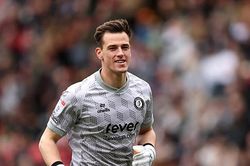 Manchester United chốt giá 10 triệu bảng cho thủ thành Radek Vitek