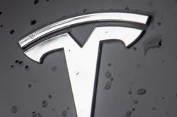 Tesla Model 3 bật Autopilot đâm vào nhà dân khiến một phụ nữ tử vong tại Texas