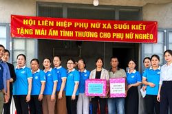 Nuôi heo đất vì mái ấm cho phụ nữ nghèo
