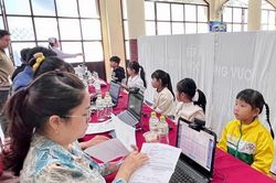 Lâm Đồng đẩy mạnh khám sức khỏe cho đối tượng ưu tiên và nhóm người trên 18 tuổi