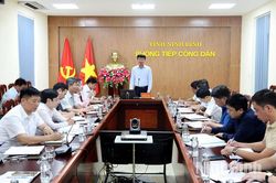 Đồng chí Bí thư Tỉnh ủy Trần Huy Tuấn tiếp công dân định kỳ tháng 6