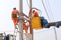 Ứng phó với sự cố điện mùa nắng gắt