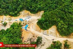 Cận cảnh thi công tuyến đường trăm tỷ tại xã Mường Chiên (Sơn La)