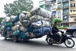 Mối nguy rình rập từ xe tự chế, xe chở hàng cồng kềnh
