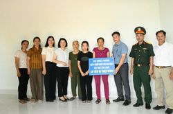Phường Nùng Trí Cao trao kinh phí hỗ trợ xây dựng, sửa chữa nhà ở cho 8 hộ nghèo, cận nghèo và hoàn cảnh khó khăn