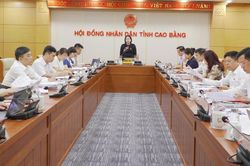 Kỳ họp thứ 4, HĐND tỉnh khóa XVIII: Các đại biểu thảo luận sôi nổi tại tổ