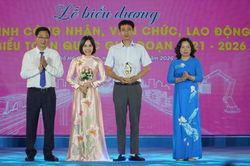 Biểu dương gia đình công nhân, viên chức, lao động tiêu biểu toàn quốc
