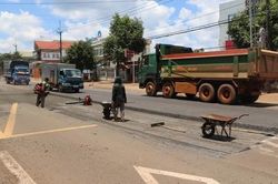 Khắc phục hư hỏng trên Quốc lộ 19 sau phản ánh của báo chí