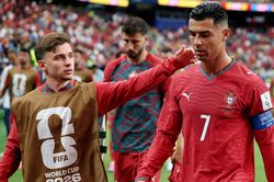 Tiền đạo Bồ Đào Nha: 'Không ai có nghĩa vụ chuyền cho Ronaldo'