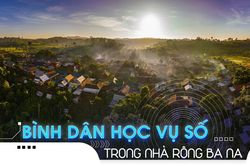 Lớp 'Bình dân học vụ số' trong nhà rông Ba Na