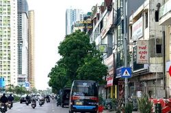 Bến cóc 'náo loạn' đường Vũ Trọng Khánh