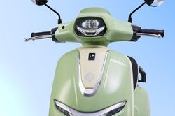 Trải nghiệm xe máy điện phong cách retro giá 19 triệu đồng ở Việt Nam đi gần 100km/sạc, cốp rộng, chống nước đỉnh, mua như xe số Wave Alpha