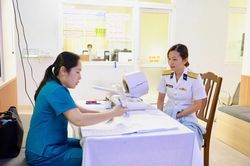 Bệnh viện Phụ sản Hà Nội khám, tư vấn sức khỏe cho gần 600 cán bộ, chiến sĩ Hải quân