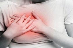 Khi nào cần phẫu thuật phì đại tuyến vú?