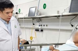 Phẫu thuật khẩn, cứu người đàn ông bị thanh xà beng dài 1,5 mét đâm xuyên đùi