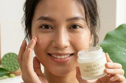 6 lợi ích của việc thoa dầu dừa lên mặt mỗi ngày