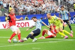 Messi ghi 5 bàn, phá 4 kỷ lục World Cup