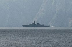 Chiến sự Trung Đông ngày 116: Mỹ-Iran mở đường dây nóng tại eo biển Hormuz; Ông Vance lên tiếng về đàm phán