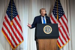 Ông Trump có phát ngôn về Thủ tướng Anh, sau khi ông Starmer thông báo từ chức
