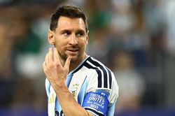 Vết gợn trong ngày lịch sử của Messi