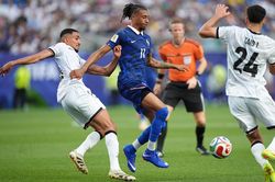 Olise cân bằng kỷ lục lịch sử của Mbappe