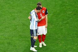 Nghi vấn Messi từ chối tặng áo đấu cho cựu sao MU