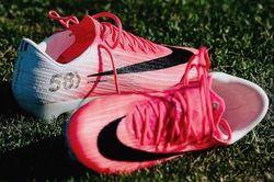 Mbappé ghi cú đúp với đôi giày độc nhất vô nhị