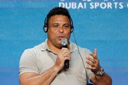 Ronaldo Nazario: Bằng tuổi Messi, tôi giải nghệ 4 năm, nặng 120 kg rồi