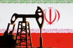Mỹ lần đầu để Iran bán dầu bằng USD