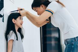 Con bổ sung canxi đều đặn vẫn không cao, vì cha mẹ bỏ qua điều này