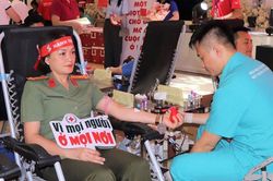 Chương tr&igrave;nh 'H&agrave;nh tr&igrave;nh Đỏ' tại Sơn La tiếp nhận hơn 1.000 đơn vị m&aacute;u trong ng&agrave;y đầu ti&ecirc;n