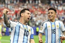 Messi lập kỷ lục, Argentina sớm giành vé vào vòng knock-out