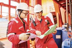 Kỳ tích dòng dầu và những người 'đi tìm lửa' giữa biển khơi