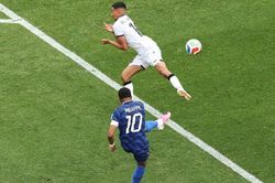 Mbappe lập cú đúp, tuyển Pháp giành vé vào vòng knock-out