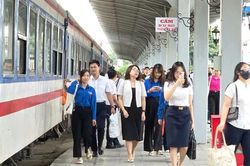 Tàu chuyên dụng đưa đón y, bác sĩ giữa Hà Nội và Ninh Bình vận hành từ 26/6
